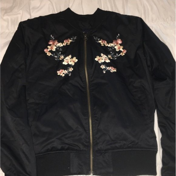 American Eagle | Black Floral Embroidered Black Bomber Jacket Satin | Size Small - Picture 4 of 6